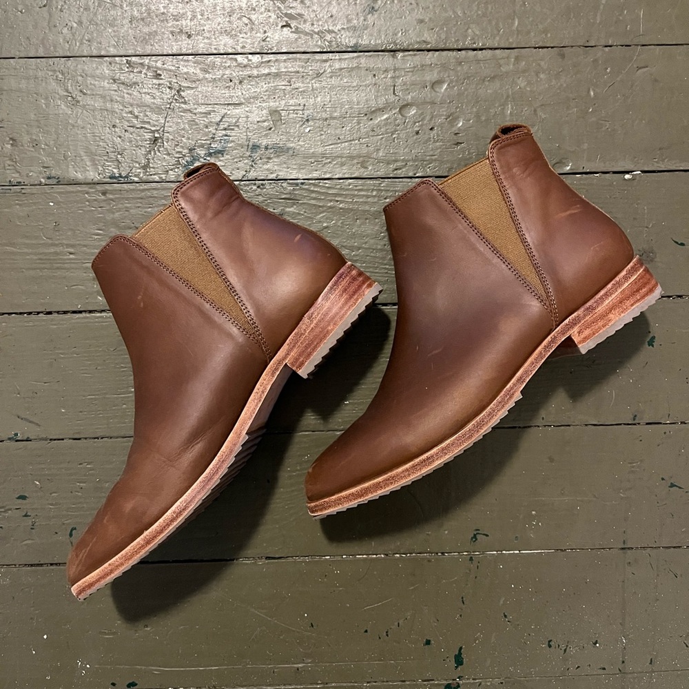 Nisolo Everyday Chelsea Boot, Brown, Size 8, worn once!
